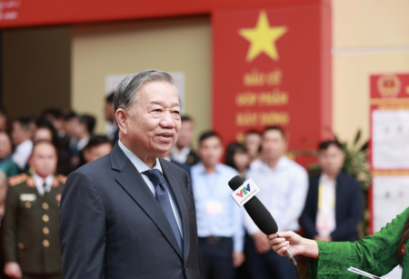 Tổng Bí thư Tô Lâm bỏ phiếu bầu cử đại biểu Quốc hội, HĐND các cấp tại phường Ba Đình, Hà Nội