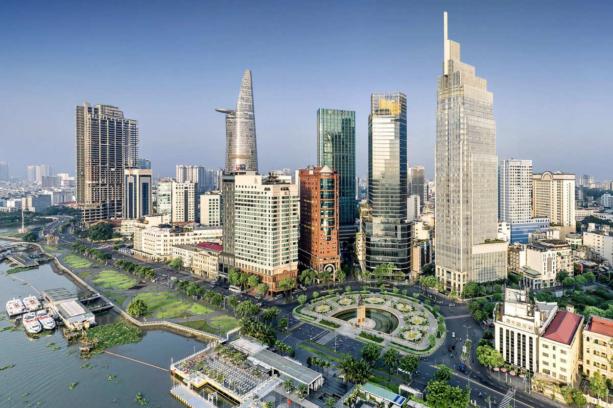 Khu vực quận 1, TPHCM với nhiều tòa nhà văn phòng được xem có nhiều lợi thế để hình thành trung tâm tài chính quốc tế. Ảnh: Văn Trung