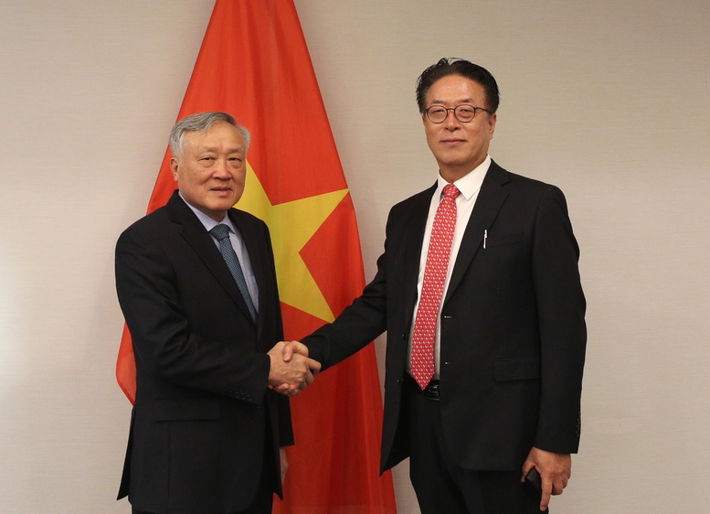 tiep chu tich trung tam tai chinh busan han quoc myong ho rhee ngay 299 1759298336331184630292