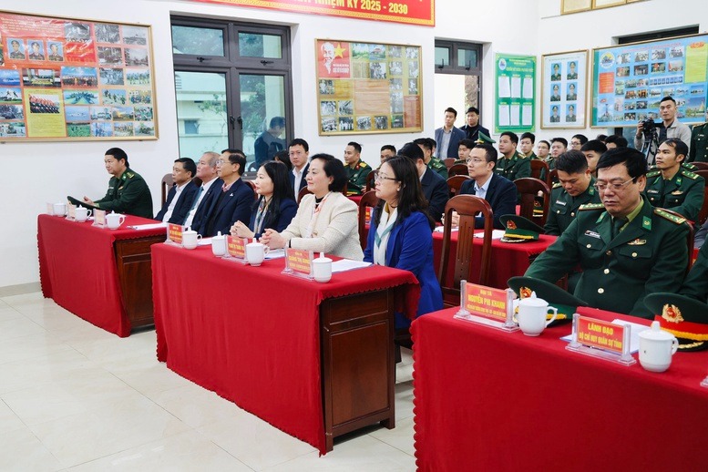 Phó Thủ tướng Phạm Thị Thanh Trà chúc Tết, động viên cán bộ, chiến sĩ Đồn Biên phòng Bát Xát- Ảnh 1. Phó Thủ tướng Phạm Thị Thanh Trà chúc Tết, động viên cán bộ, chiến sĩ Đồn Biên phòng Bát Xát- Ảnh 1.