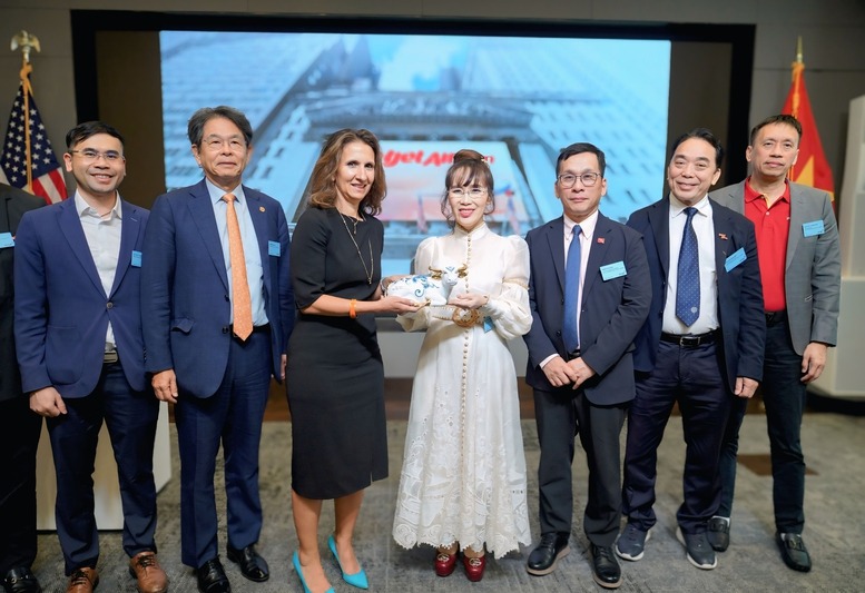 Tiến sĩ Nguyễn Thị Phương Thảo: Hình ảnh phụ nữ Việt Nam dấn thân và khát vọng phụng sự- Ảnh 8. Tiến sĩ Nguyễn Thị Phương Thảo: Hình ảnh phụ nữ Việt Nam dấn thân và khát vọng phụng sự- Ảnh 8.