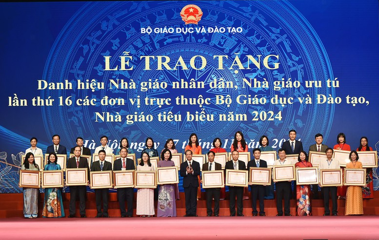 Tôn vinh các Nhà giáo Nhân dân, Nhà giáo Ưu tú và Nhà giáo tiêu biểu năm 2024- Ảnh 3.